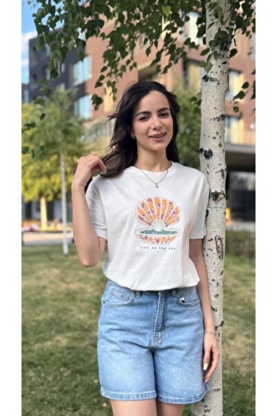 Bisiklet Yaka İnci Baskılı T-Shirt