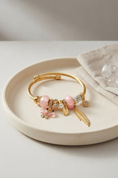 Inure Jewelry سوار على شكل فراشة باللون الذهبي مع حلية وردية