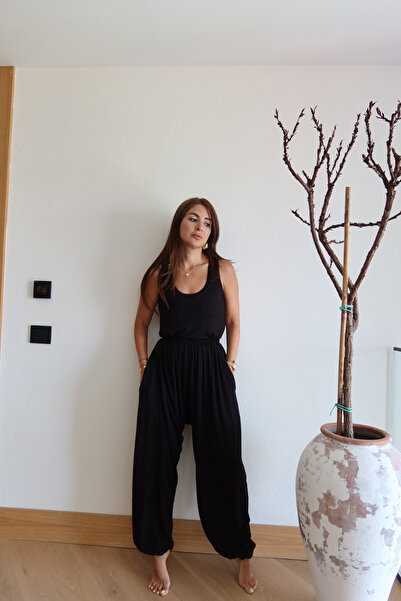 Özge Özgenç طقم بنطلون رياضي بأرجل مطاطية