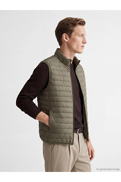 LC Waikiki Regular Fit Stand Collar Men's Puffer Vest (W6)