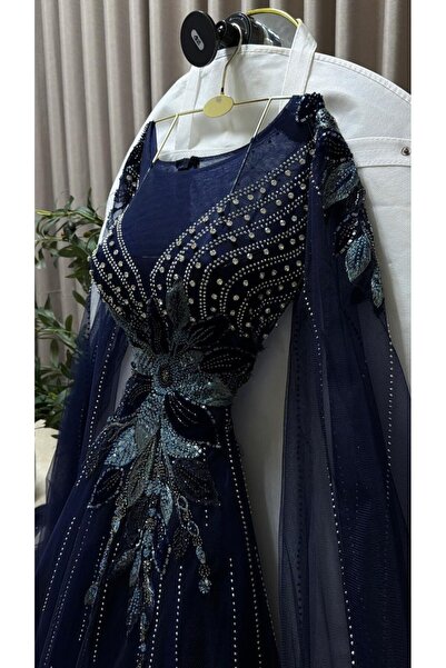 FASHION فستان سهرة كاب باللون الكحلي الملكي، مطرز بالكريستال وأوراق الشجر الب...