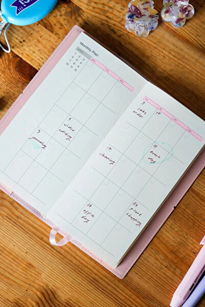 Victoria's Journals Feather |   Premium Undated Planner |   Charm Collection