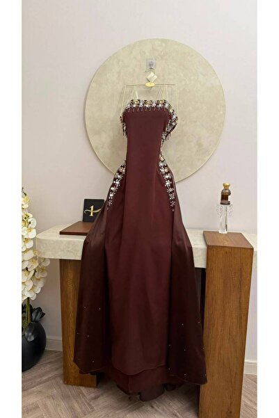 NALA FASHION فستان سهرة بني داكن طويل أنيق وبتصميم جذاب.