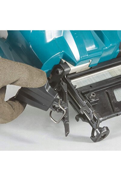 Makita Pistol de bătut cuie reîncărcabil 18V 2x5,0Ah DBN600RTJ