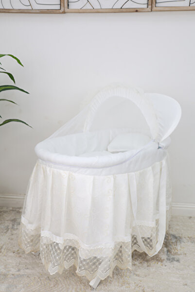 Fun Moment The Moses Basket Comes with a Foldable Base
