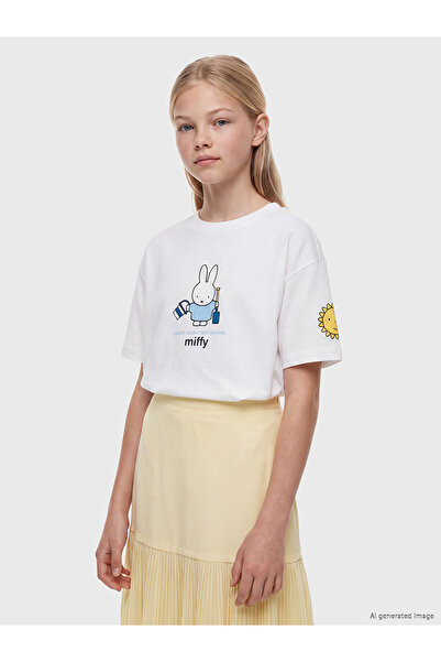 LC Waikiki Trendlucky Girls' T-Shirt with Oval Collar and Miffy Print