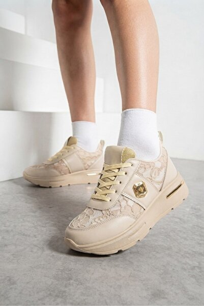 İmerShoes Kadın Dantel ve Gold Detaylı Kalın Taban Günlük Sneaker Ayakkabı 0873