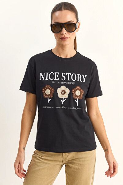 Kadın Nice Story Yazı ve Nakış Detaylı Relaxed Fit T Shirt Siyah