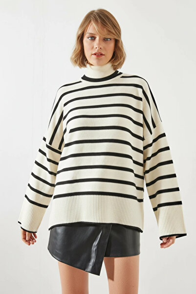 Generic Brand Women's High-Neck Striped Knitwear White Black Sweater