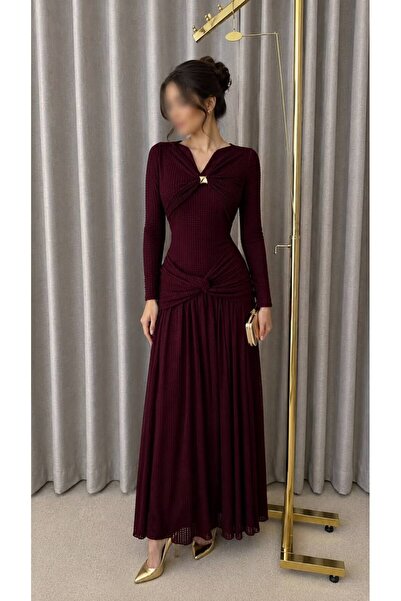 ELORA FASHION فستان ماكسي بورغندي بأكمام طويلة وتفاصيل ملتفة.
