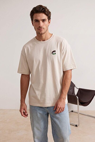 Trendyol Kollektion Beigefarbenes Oversize/T-Shirt mit Korkstickerei aus 100 ...