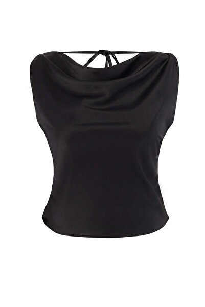 Trendyol Curve بلوزة من الساتان الأسود المنسوج TBBSS26AF00213