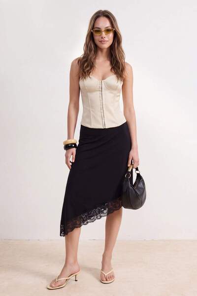 Trendyol Kollektion Schwarzer A-Schnitt/Glockenform-Rock mit asymmetrischem S...