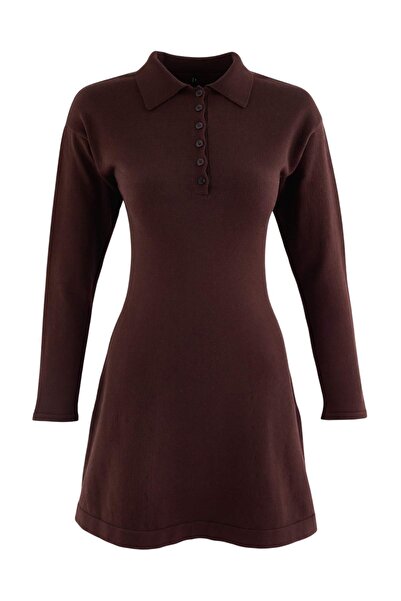 Trendyol Collection فستان تريكو بياقة بولو بني اللون TWOAW27EL00005