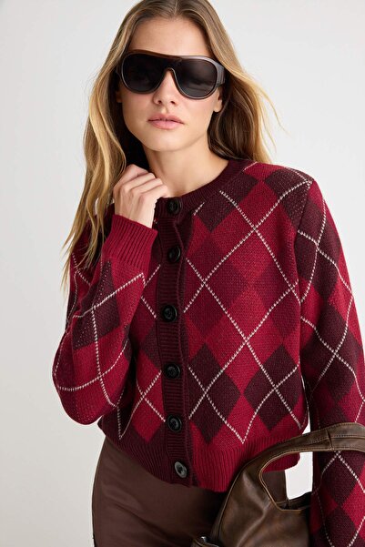 Trendyol Collection كارديجان تريكو بنمط بولو ونقشة مربعات من ماركة موردوم TWO...