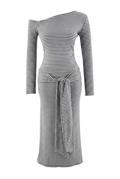 Trendyol Collection طقم علوي وسفلي محبوك ناعم بياقة غير متماثلة وخطوط متعددة ...