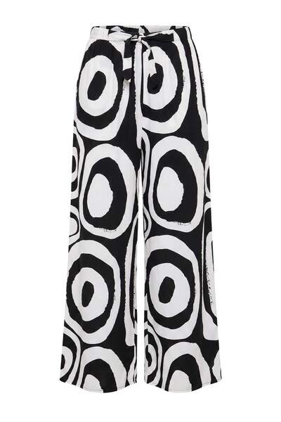 Drop by TrendyolMilla Crno-beli udobni pantalone sa uzorkom TDRSS26PL00057