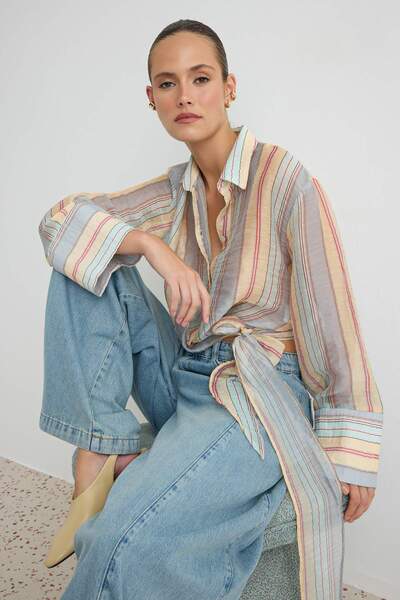 Trendyol Collection قميص نحيف مخطط متعدد الألوان بصفين من الأزرار TWOAW27GO00042