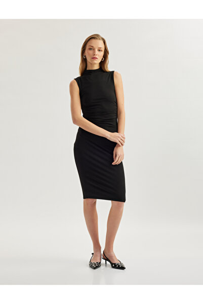 Koton Leichtes, ärmelloses, drapiertes Slim-Fit-Midi-Bleistiftkleid mit Stehk...