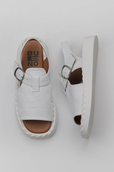 Bueno Shoes Sandale plate de damă din piele albă 01wy9103