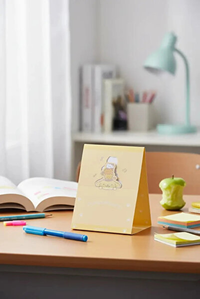 Miniso Sanrio Lisanslı Pompompurin Standlı Not Defteri – Masa Üstü Tasarım