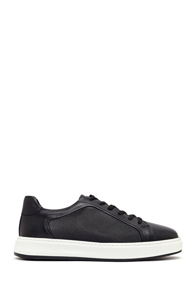 Derimod Erkek Siyah Bağcıklı Kalın Tabanlı Deri Sneaker 26SFD688018