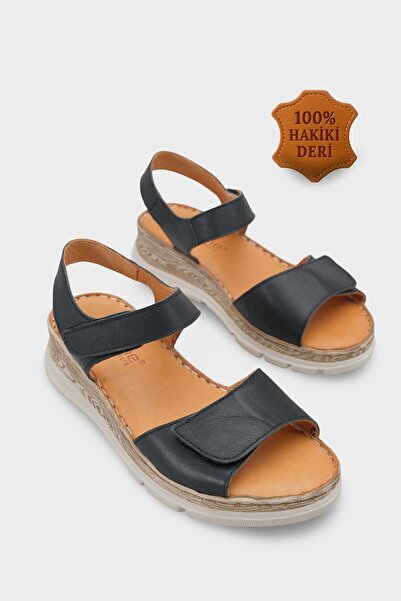 Capone Outfitters صندل نسائي من الجلد الطبيعي الناعم والمريح من كورين