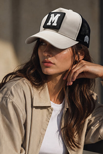 all hats قبعة شبكية باللونين البيج والأسود مع تفاصيل رقعة الحروف |   قبعة ريا...