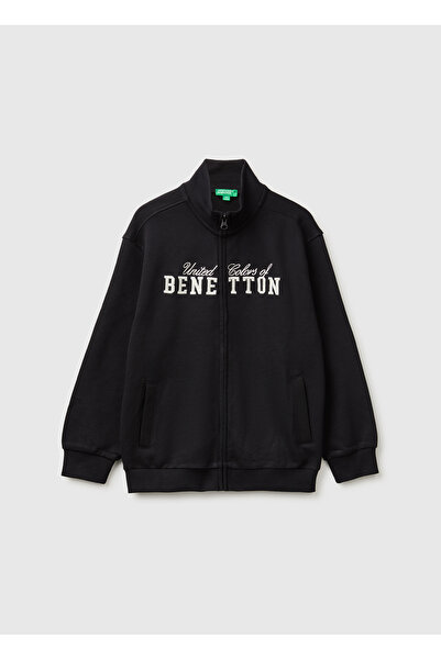 United Colors of Benetton سويت شيرت للأولاد باللون الأسود مع تطريز أمامي وجيو...