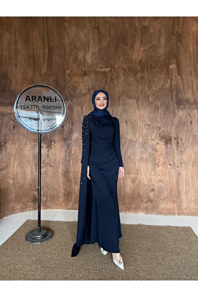 Aranlı tekstil Omuzu Pelerinli Çakma Taşlı Tesettür Adriana Abiye