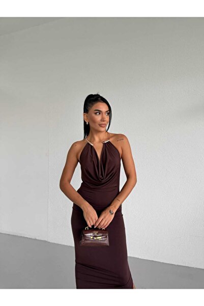 aura fashionn Degaje Yaka Aksesuar Detaylı Midi Boy Elbise
