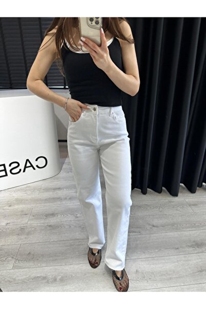 Özgece BEYAZ KESİK PAÇA BOYFİT JEAN