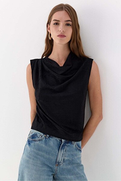Lencie Embossed Patterned Sleeveless Blouse Black