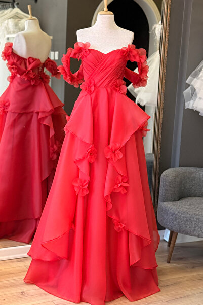 Lenta Moda Kırmızı Drapeli ve Üç Boyutlu Çiçek Detaylı Karolin Abiye & Nişan ...