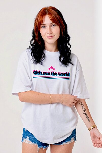 Kadın Beyaz 'Girls Run The World' Baskılı Oversize Tişört
