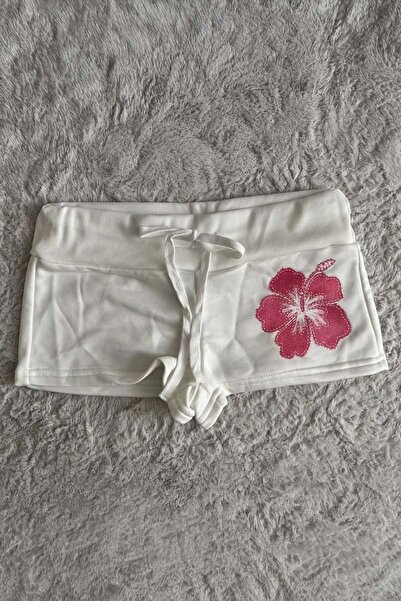 Köstebek Beli i roze hibiskus cvet, mini šortsevi sa vezicom Y2K