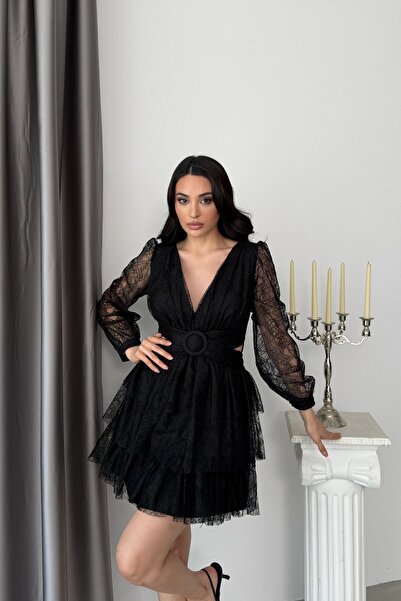Serica Moda Μαύρο κοντό βραδινό φόρεμα με δαντέλα σε σχήμα V και λεπτομέρεια ...