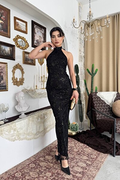 Caddebostan Moda فستان سهرة طويل من الدانتيل اللامع مع ربطة عنق حول الرقبة