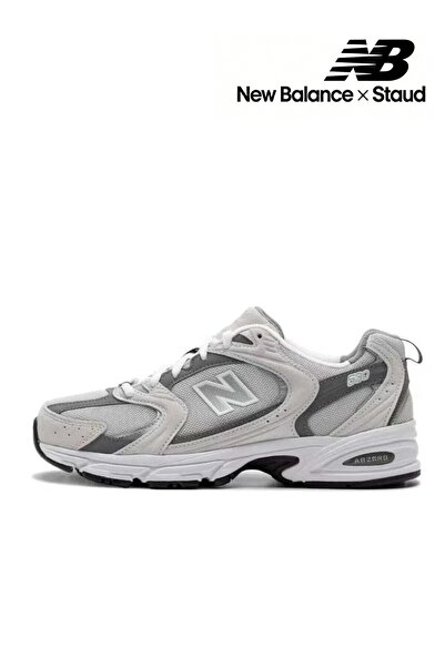 New Balance x Staud حذاء رياضي كاجوال 530 باللونين الأبيض والرمادي