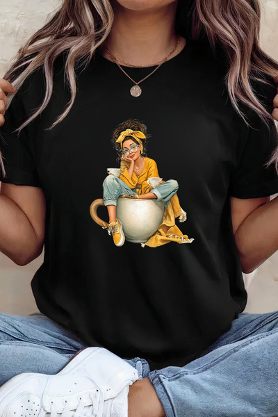 Sarah's Boutique Women's T-shirt – 100% cotton – Cup Sitting