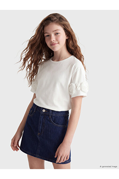 LC Waikiki Trendlucky Girls' T-Shirt with Embroidered Oval Collar and Contras...