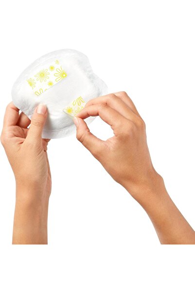 Medela وسادات رضاعة آمنة وجافة للاستخدام مرة واحدة - وسادات رضاعة فائقة الامتصاص وخفية، عبوة تحتوي على 30 وسادة صدر مغلفة بشكل فردي