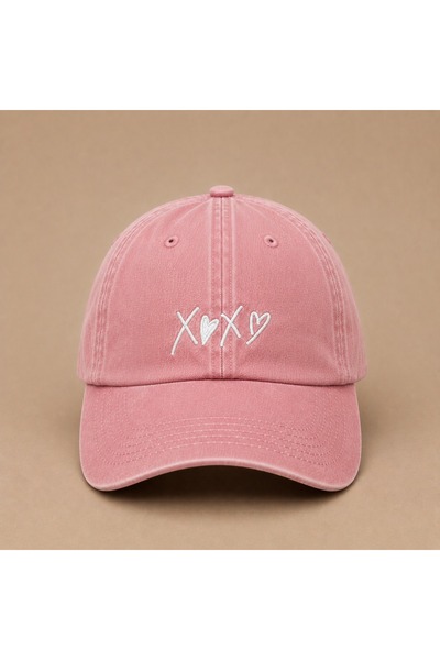 WeavedCo X<3X<3 XOXO قبعة مطرزة باللون الأحمر الداكن بتصميم عتيق قابلة للغسل