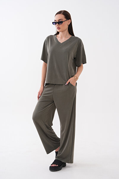 Mega Life V-Neck Pants Suit with Pique Modal Trim