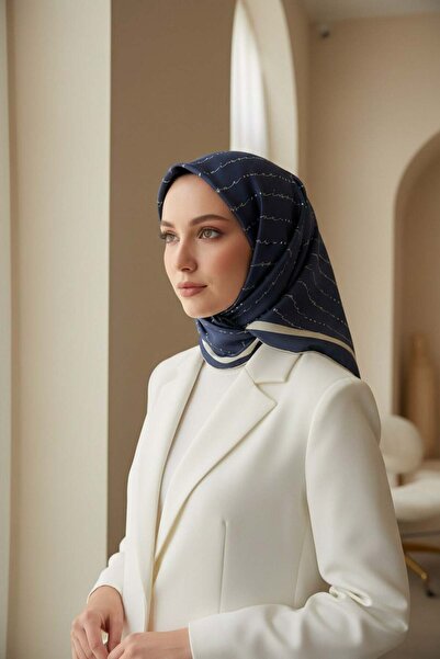 Vissona %100 Twill İpek El Yazısı Desenli 90x90 Eşarp Dikim Şekli : El Dikişi