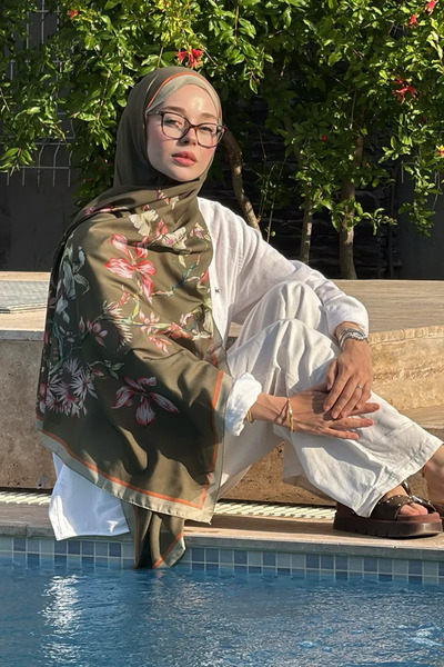 Madame Polo Sage Pattern Italian Silk Shawl - Green