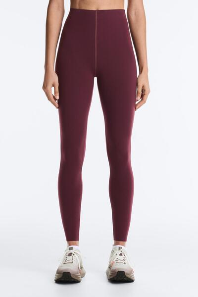 Oysho Extra Compressive core control bilek hizasında tayt
