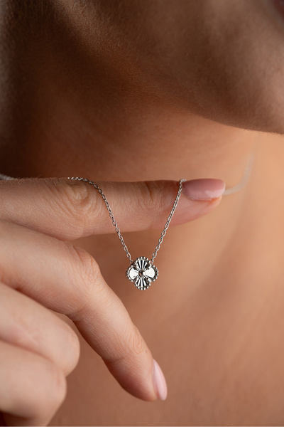 Silvano Jewelry 925 Ayar Gümüş Kalemli Yonca Kolye