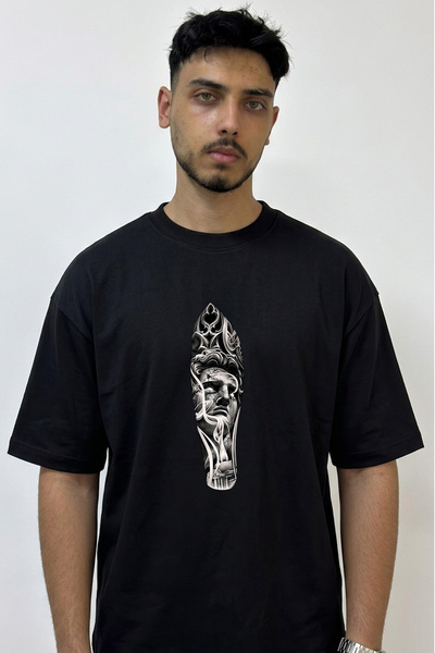 Anetos Овърсайз черна тениска с щампа на готически скулптурен дизайн