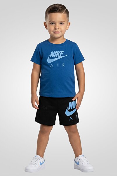 Nike طقم تي شيرت وشورت بأكمام قصيرة للأولاد الصغار، قطعتين، متعدد الألوان